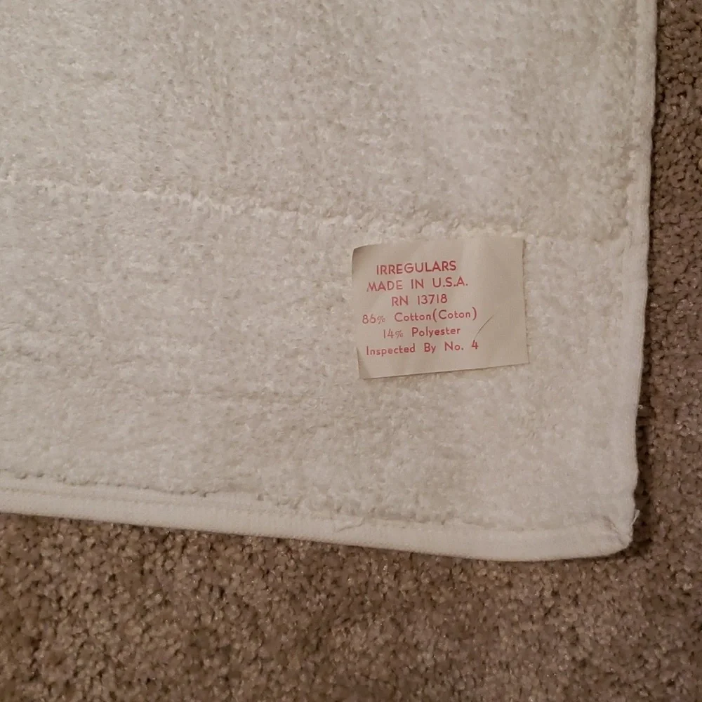 New Vintage Oscar De La Renta bath towel Royal Family Cannon floral embroidery